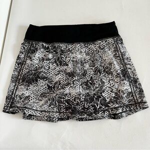 Lululemon Serigraph Alpine Pace Rival Skort Size 2 Tall Skirt White Black Multi